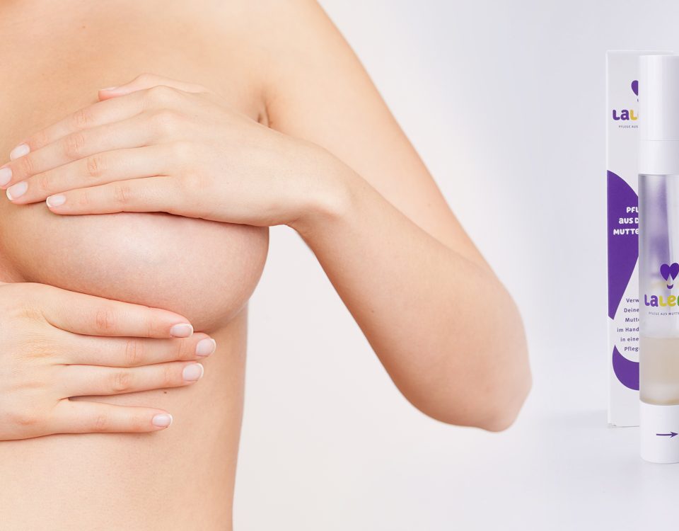 LaLeMa ist eine Pflege aus deiner eigenen Muttermilch. Das innovative Produkt verwandelt deine Muttermilch in eine haltbare Lotion zur Hautpflege und kann die Wundheilung unterstützen. Damit deine Muttermilch die Konsistenz einer Lotion bekommt, nimmst du den Spender von LaLeMa und befüllst ihn mit deiner Muttermilch. Nach dem Durchmischen mit der LaLeMa-Basis entsteht eine Pflegelotion aus deiner Muttermilch. Mit dem LaLeMa-Produkt kannst du ganz natürlich die Hautirritationen und Wunden deiner kleinen Familie versorgen.