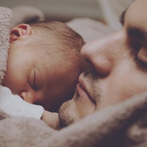 Babyschlaf im Wochenbett