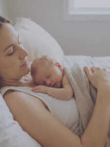 Mothers Finest Bio-Wochenbettessen für Mamas Mama mit Baby im Wochenbett